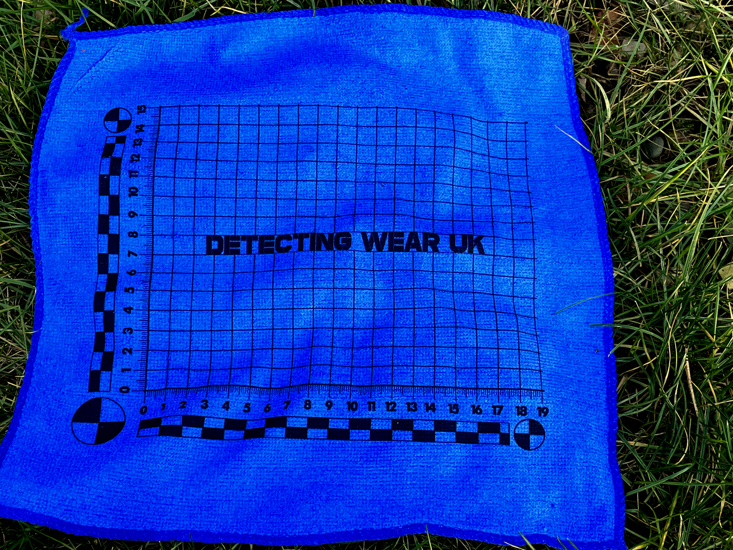 Microfibre cleaning cloth and scale