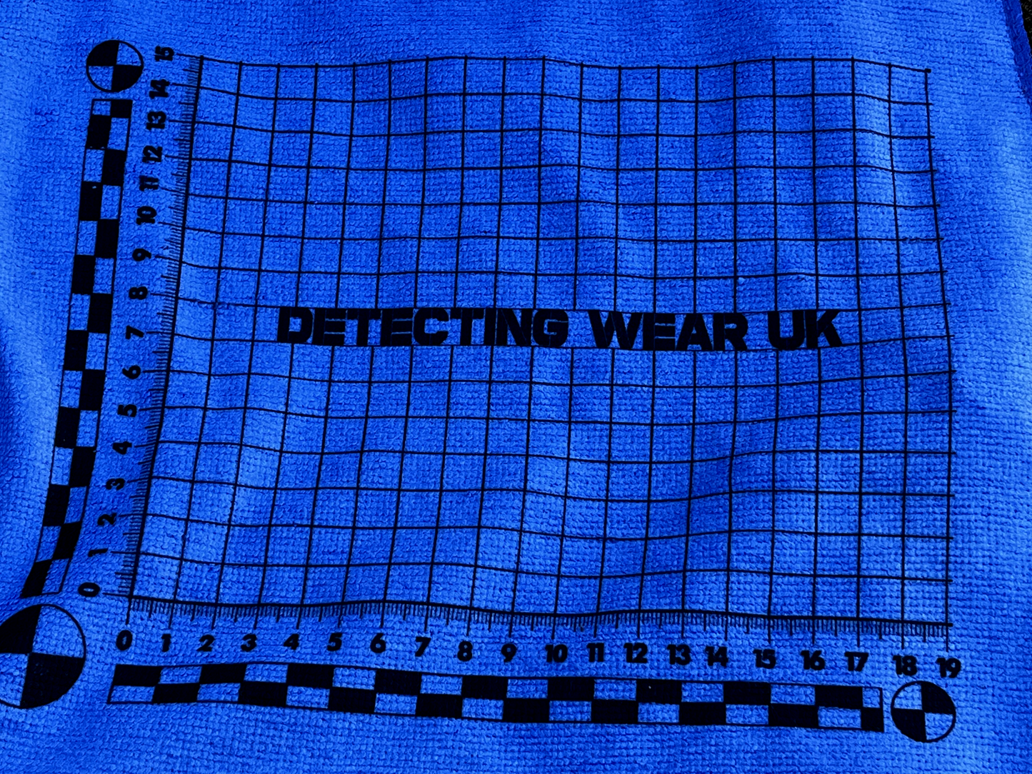 Microfibre cleaning cloth and scale